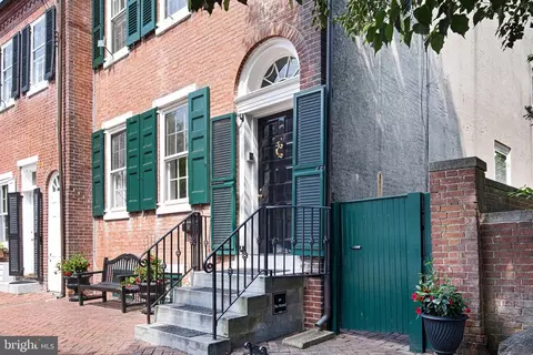 30 The Strand, New Castle, DE 19720