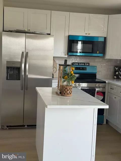 Kitchen - 17 Versailles Ct, Newark, DE 19702 photo 1 of 2