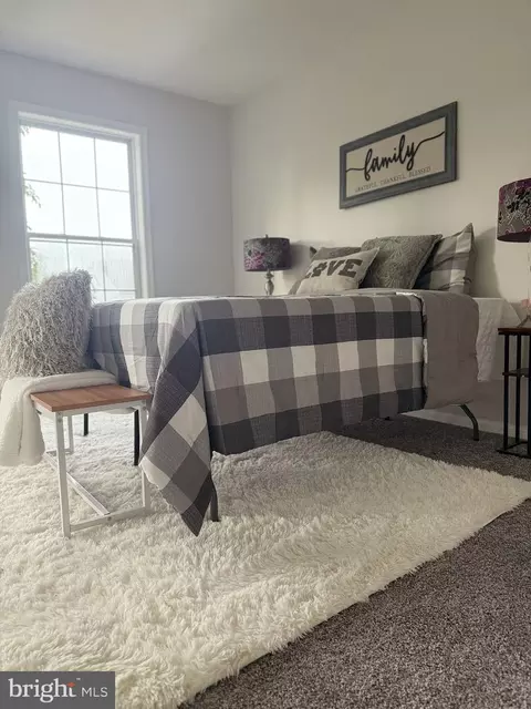 Bedroom - 17 Versailles Ct, Newark, DE 19702 photo 3 of 4