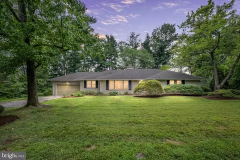 2410 W Heather Rd, Wilmington, DE 19803