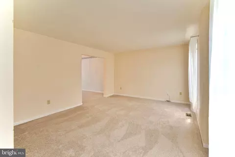 Living - 29 Bastille Loop, Newark, DE 19702 photo 1 of 3