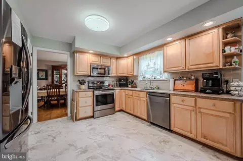 Kitchen - 317 Manubay Ct, Bear, DE 19701 photo 6 of 6