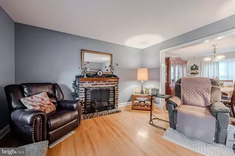 Living - 317 Manubay Ct, Bear, DE 19701 photo 2 of 2