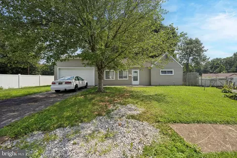 6 Oxford Ct, Wilmington, DE 19805