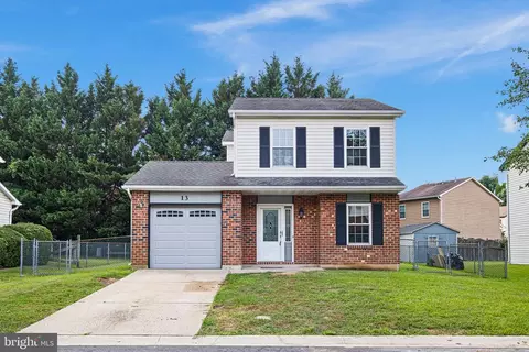 13 Iris Ln, Newark, DE 19702
