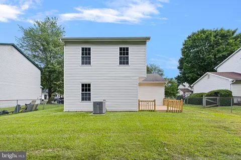Exterior - 13 Iris Ln, Newark, DE 19702 photo 5 of 6