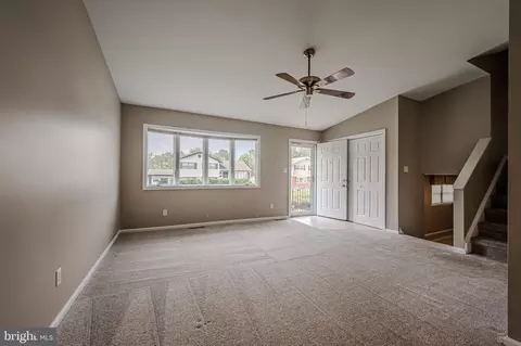 Living - 84 Ruby Dr, Claymont, DE 19703 photo 2 of 5