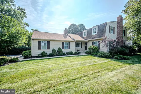 49 Tenby Chase Dr, Newark, DE 19711