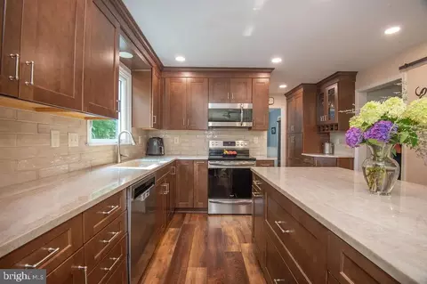 Kitchen - 115 E Wilkerdean Dr, Newark, DE 19711 photo 1 of 2