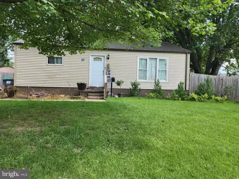 27 Arden Ave, New Castle, DE 19720