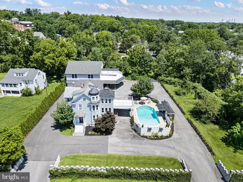 9 Grubbs Landing Rd, Claymont, DE 19703