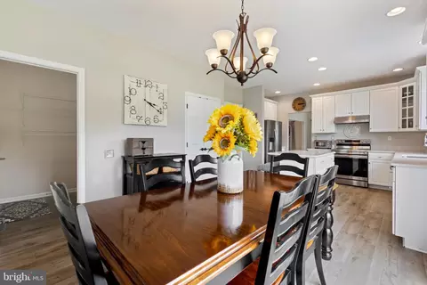 Dining - 8 E Stonewall Dr, Middletown, DE 19709 photo 4 of 5