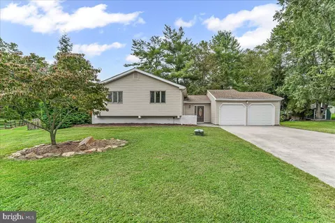 200 Pond Dr, Hockessin, DE 19707