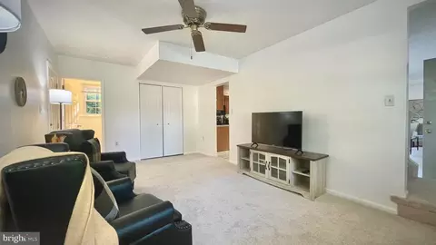 Entry Way - 805 Devon Dr, Newark, DE 19711 photo 2 of 8