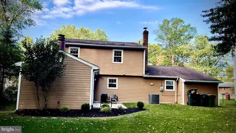 Exterior - 805 Devon Dr, Newark, DE 19711 photo 5 of 6