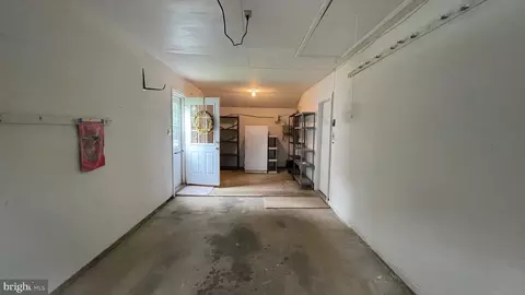 Entry Way - 805 Devon Dr, Newark, DE 19711 photo 8 of 8