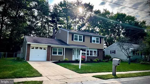 Exterior - 805 Devon Dr, Newark, DE 19711 photo 3 of 6