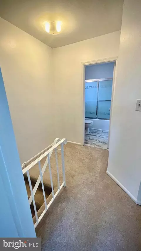 Entry Way - 805 Devon Dr, Newark, DE 19711 photo 7 of 8