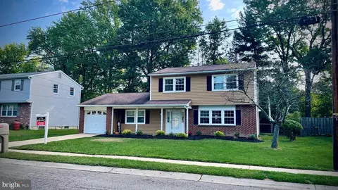 Exterior - 805 Devon Dr, Newark, DE 19711 photo 2 of 6