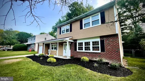 805 Devon Dr, Newark, DE 19711