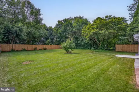 Exterior - 10 E Clairmont Dr, Newark, DE 19702 photo 5 of 6