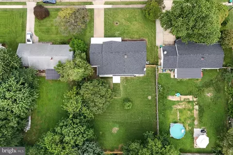 View/Area - 10 E Clairmont Dr, Newark, DE 19702 photo 2 of 5