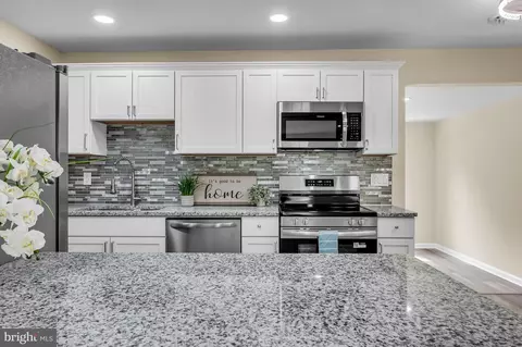 Kitchen - 10 E Clairmont Dr, Newark, DE 19702 photo 1 of 3