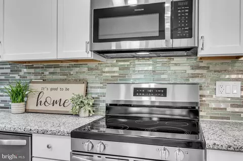 Kitchen - 10 E Clairmont Dr, Newark, DE 19702 photo 2 of 3
