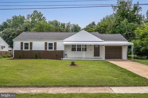 Exterior - 10 E Clairmont Dr, Newark, DE 19702 photo 3 of 6