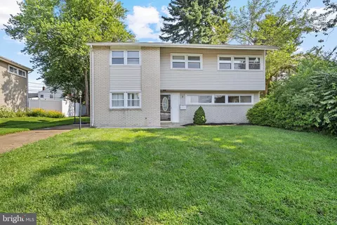 8 N Avon Dr, Claymont, DE 19703