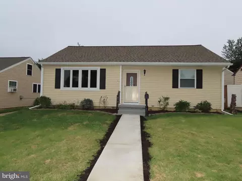 32 Louise Rd, New Castle, DE 19720