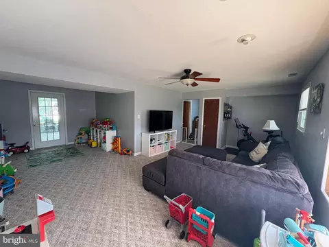 Living - 7 Reyburn Ct, Bear, DE 19701 photo 3 of 3