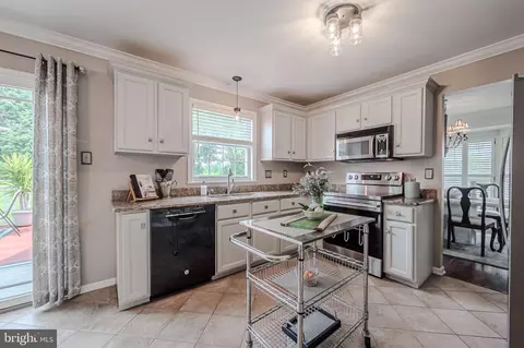 Kitchen - 54 E Violette Dr, New Castle, DE 19720 photo 2 of 4