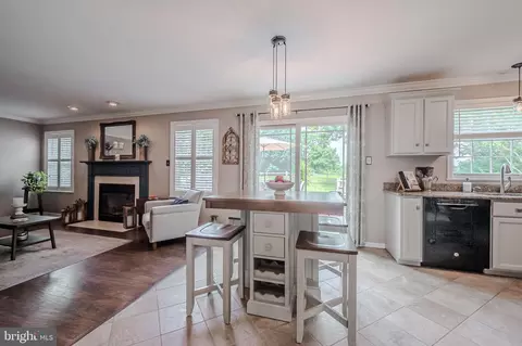 Kitchen - 54 E Violette Dr, New Castle, DE 19720 photo 4 of 4