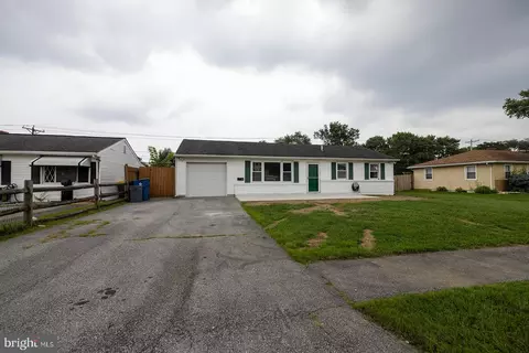 907 Greentree Rd, Newark, DE 19713
