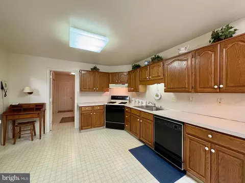 Kitchen - 16 Eynon Ct, Hockessin, DE 19707 photo 4 of 4