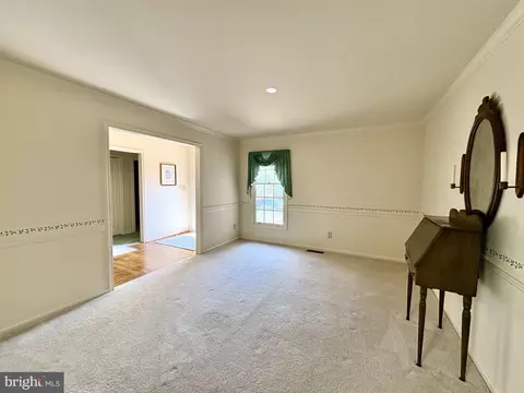 Living - 16 Eynon Ct, Hockessin, DE 19707 photo 4 of 5
