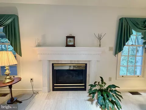 Living - 16 Eynon Ct, Hockessin, DE 19707 photo 2 of 5