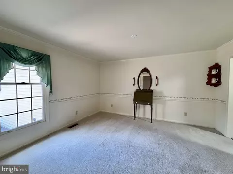 Living - 16 Eynon Ct, Hockessin, DE 19707 photo 5 of 5