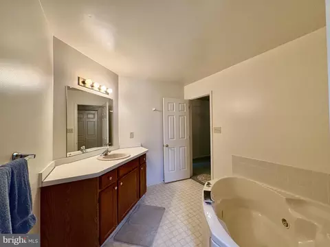 Bath - 16 Eynon Ct, Hockessin, DE 19707 photo 1 of 3