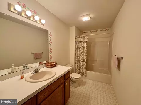 Bath - 16 Eynon Ct, Hockessin, DE 19707 photo 3 of 3