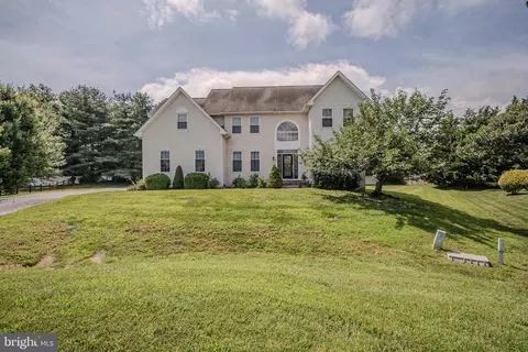 Exterior - 207 Pebblecreek Pl, Bear, DE 19701 photo 2 of 8