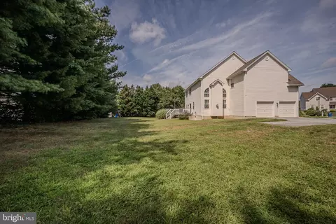 Exterior - 207 Pebblecreek Pl, Bear, DE 19701 photo 5 of 8