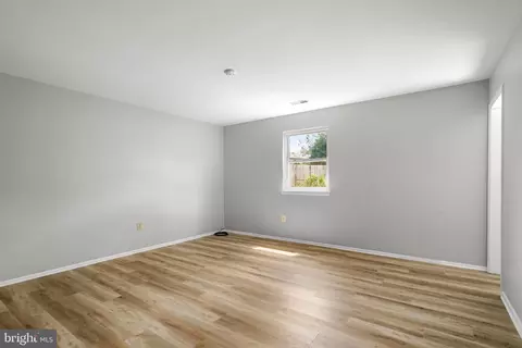 Living - 129 Providence Dr, Bear, DE 19701 photo 3 of 3