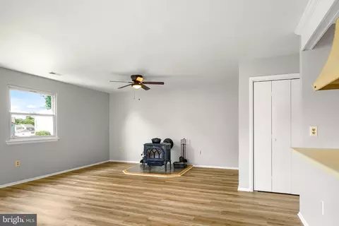 Living - 129 Providence Dr, Bear, DE 19701 photo 1 of 3