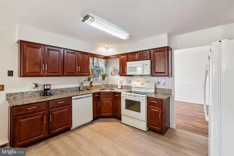 Kitchen - 254 Rushes Dr, Bear, DE 19701 photo 2 of 4