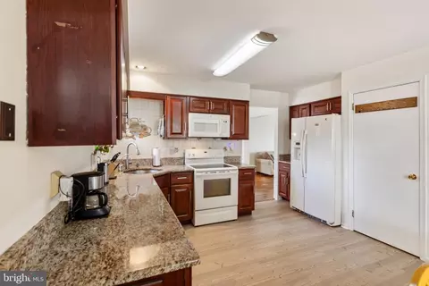 Kitchen - 254 Rushes Dr, Bear, DE 19701 photo 4 of 4