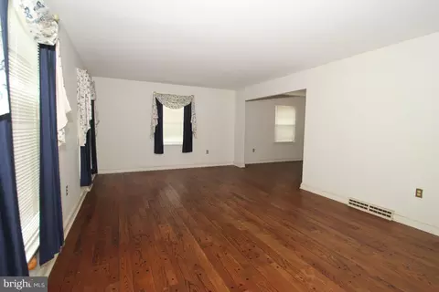 Living - 109 Walls Way, Bear, DE 19701 photo 2 of 3