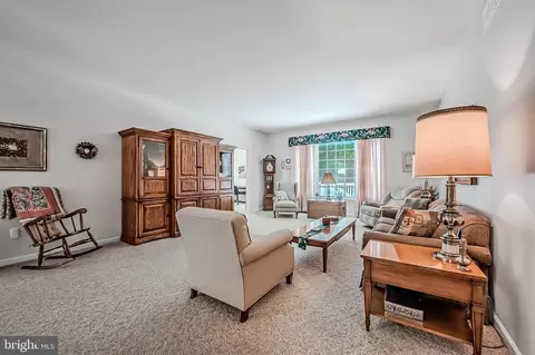 Living - 102 Springmill Dr, Middletown, DE 19709 photo 2 of 3