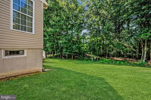 Exterior - 102 Springmill Dr, Middletown, DE 19709 photo 3 of 4